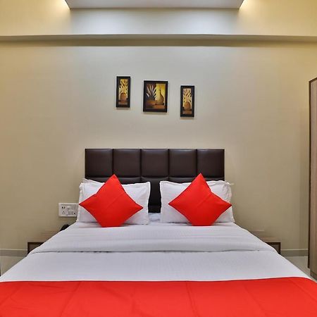 Oyo 28429 Hotel Citadel Surat Exteriör bild